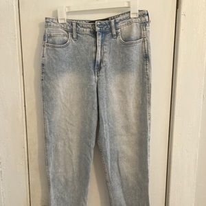Hollister High Rise Mom jeans size 11
